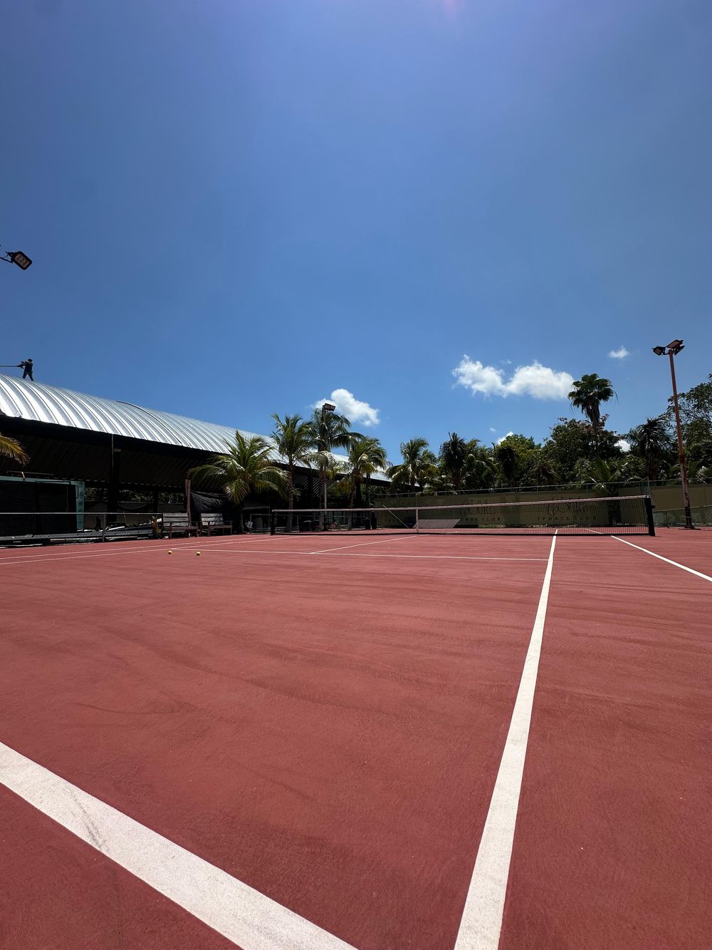 Cancha tenis día The Court